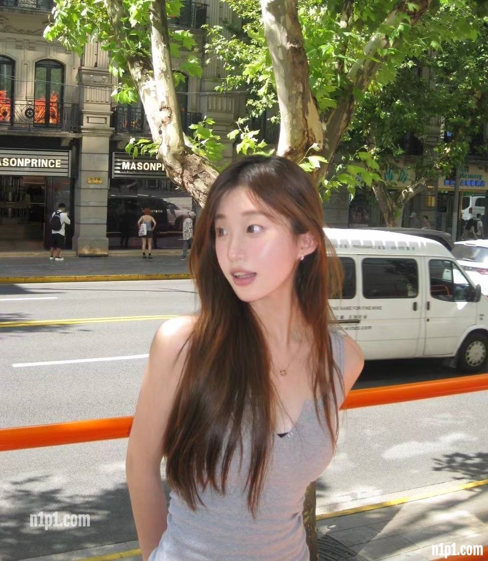 可爱女友真的又乖又反差，在外是乖巧小宝宝 私下是骚婊小母狗，看似清纯的小班花 其实是个渴望被灌满骚穴的小母狗 [11P+7V/211MB]