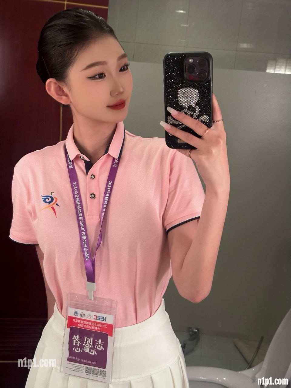 颜值一般身材高挑，筷子腿女大生私下被金主包养，露脸调教性爱自拍流出 [38P+1V/131MB]