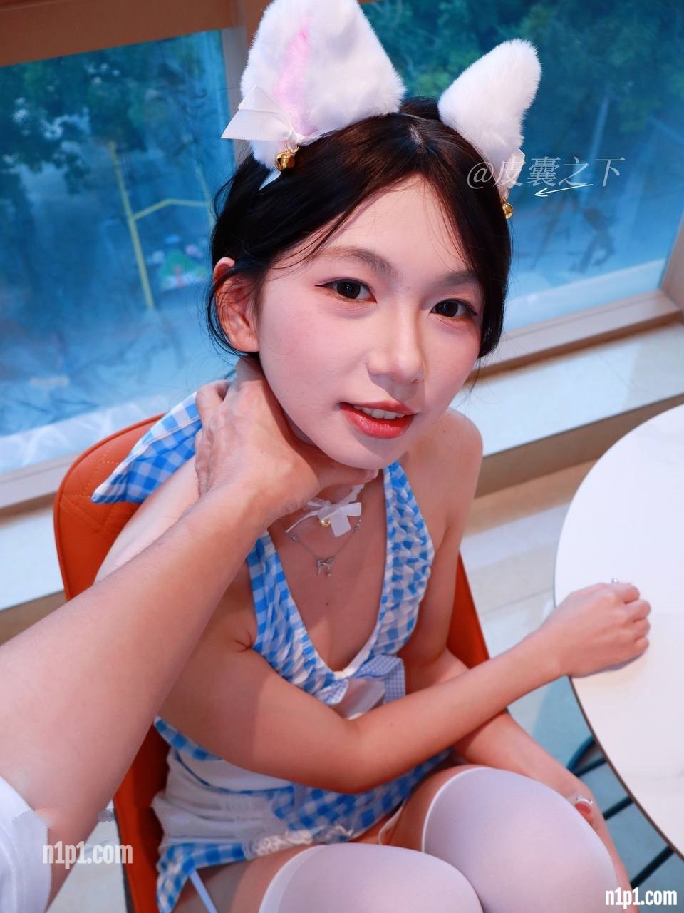 (2)