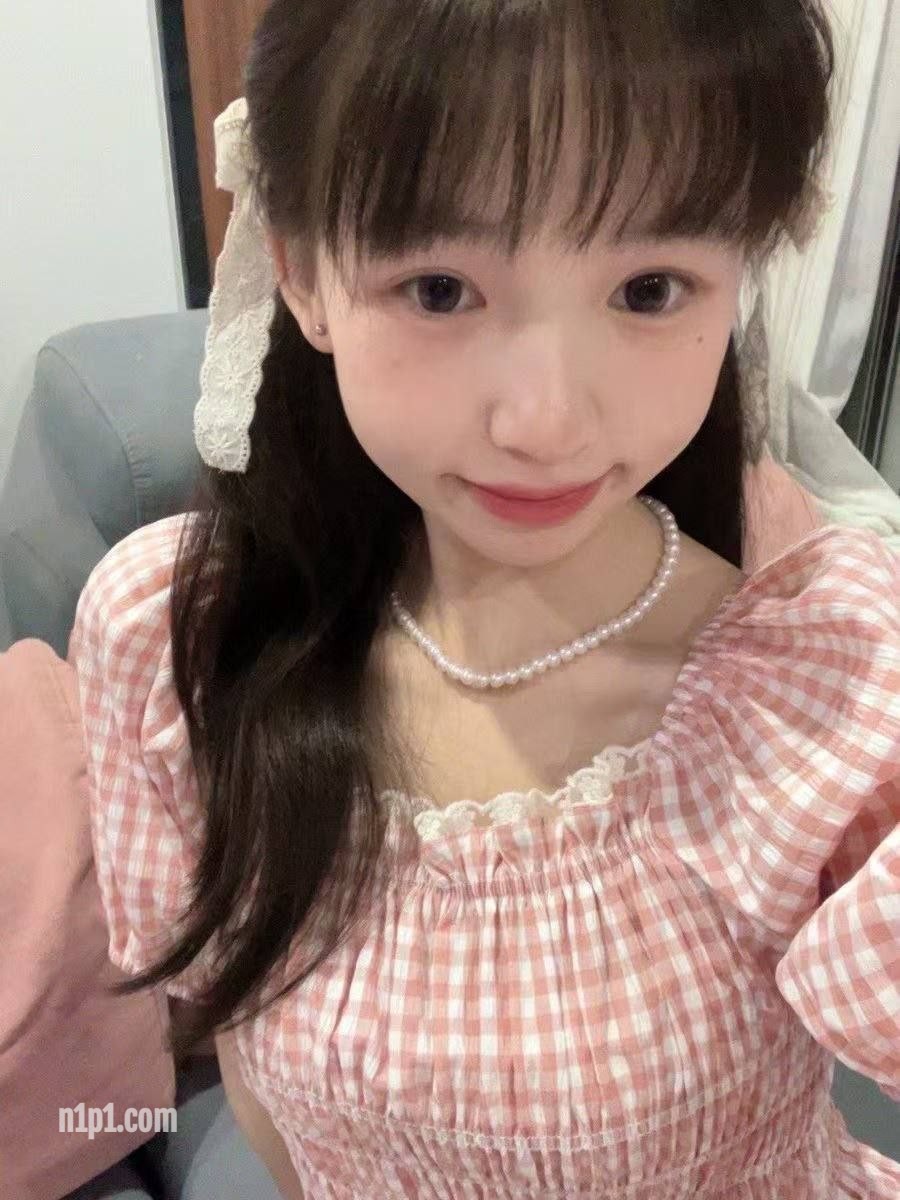 近期网传高颜值小萝莉和男友做爱视频流出！各种情趣内衣，长得非常可爱反差~表面清纯唯美小仙女私下小骚货 [4P+31V/502MB]