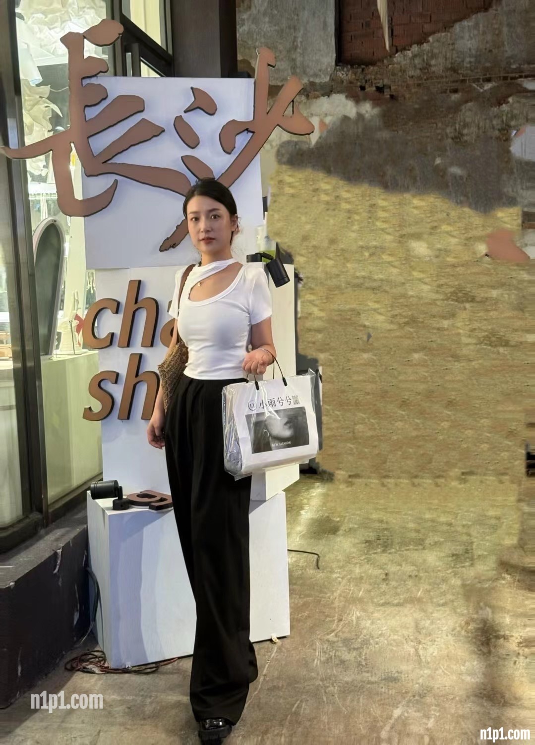 杭州精英销售美少妇不健康自拍流出，与小伙激情做爱，这样的年纪只有精力旺盛的小青年能满足她 [14P+11V/425MB]