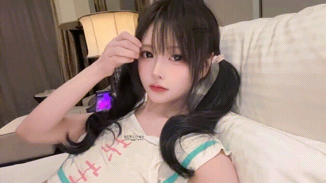 可爱双马尾高颜值魅魔美少女【小月喵】下海与金主露脸足交性爱自拍 [1V/108MB]