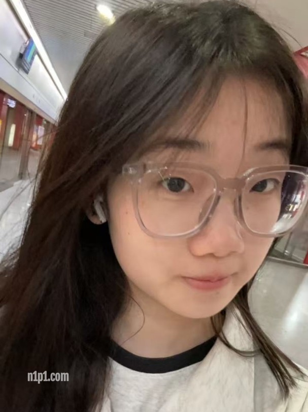 贵在真实，不要被外表蒙蔽，清纯眼镜学生妹超反差，露脸性爱自拍秒变母狗 [4V/203MB]