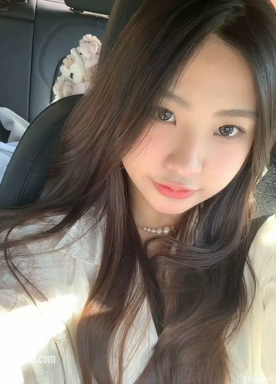 湖北反差女大，蜂腰翘臀蒙眼堵嘴牵引，又是一只听话的小母狗，男主酷爱后入 [7P+1V/178MB]