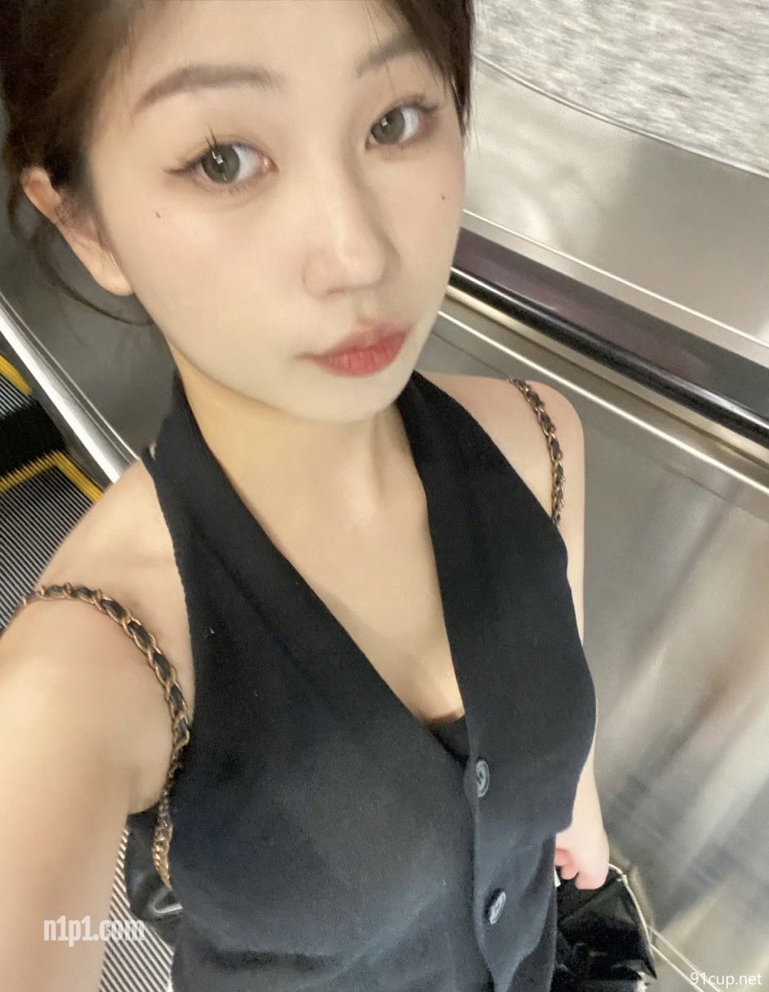 (4)