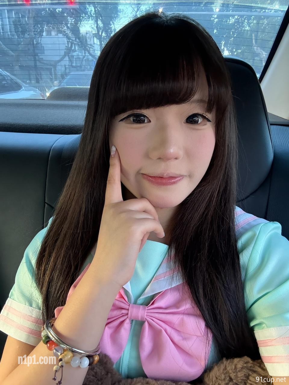 江苏19岁无毛一线天嫩妹，可爱大眼睛，自拍各种淫荡视频 [124P+11V/304MB]