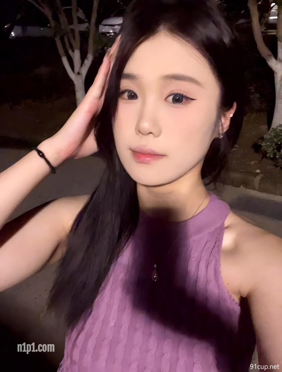 人妻的诱惑 极致反差的骚 ！小狗只配被打桩 大鸡巴塞满小母狗的骚逼，娇嫩小蜜穴被无情蹂躏 [4P+2V/300MB]