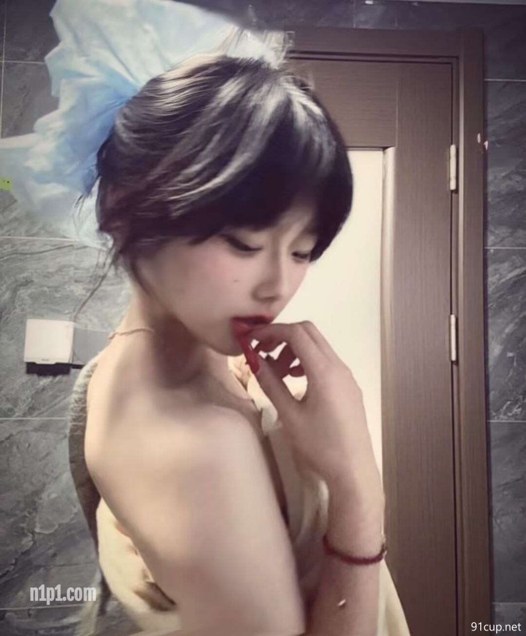 欲望彻底打开的漂亮小姐姐露脸调教性爱自拍，完美泄欲小母狗 [4P+14V/530MB]