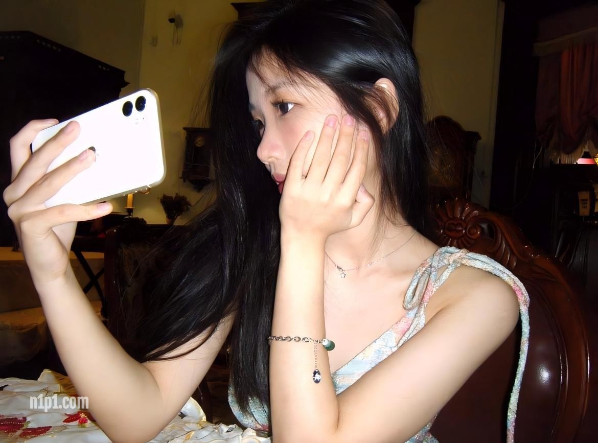 “爸爸，不要啦 ~”小穴不断吞吐爸爸的肉棒 害羞，校花极品嫩妹做爱狠狠后入！被操的骚叫不停，声音动听 [4P+6V/355MB]