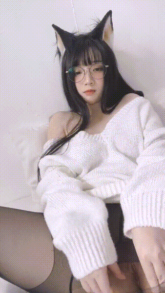 (4)