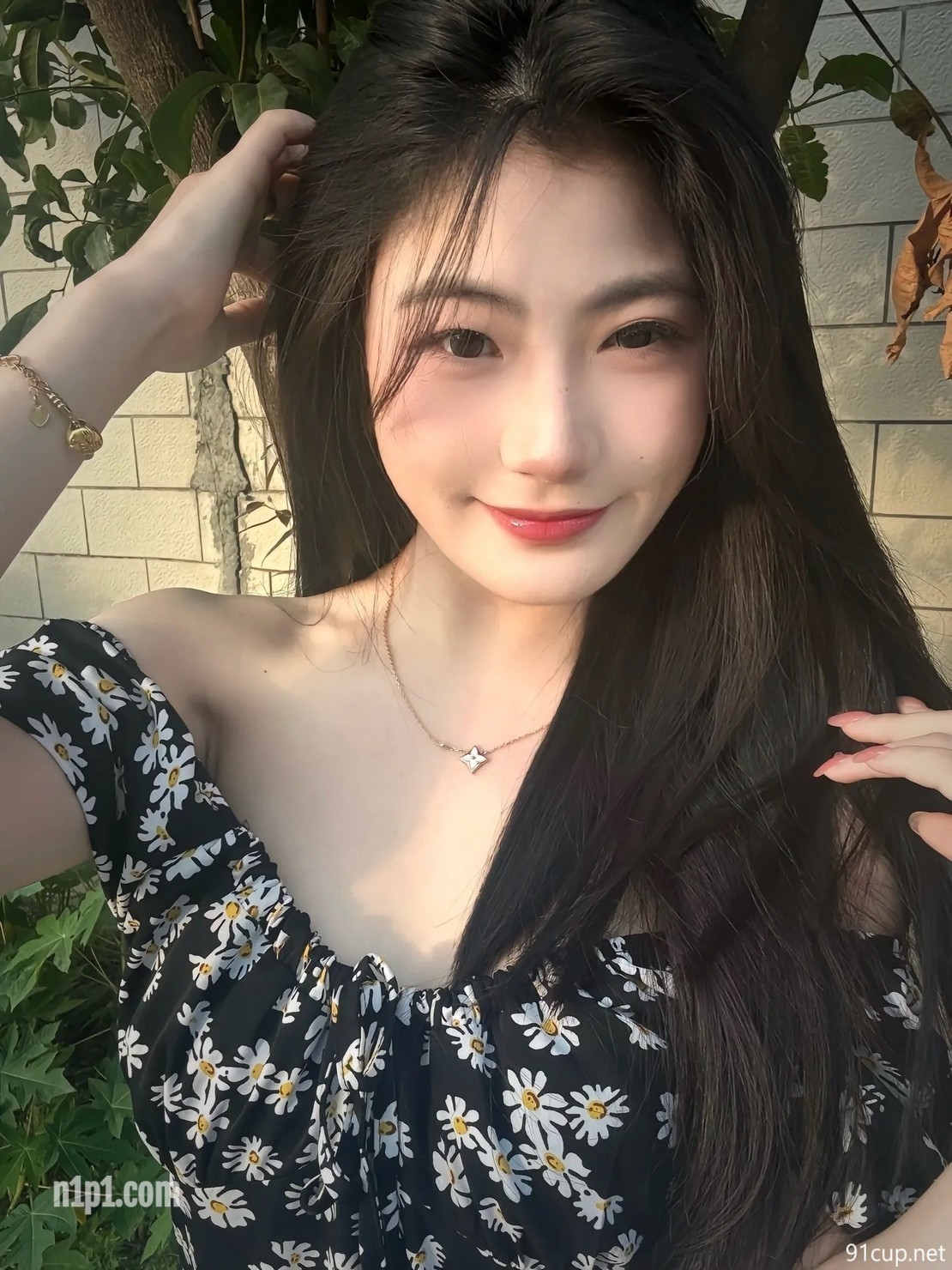 露脸泄密！温文尔雅女神级姐姐【蔡思琳】不健康视频流出完整版 [72P+14V/570MB]