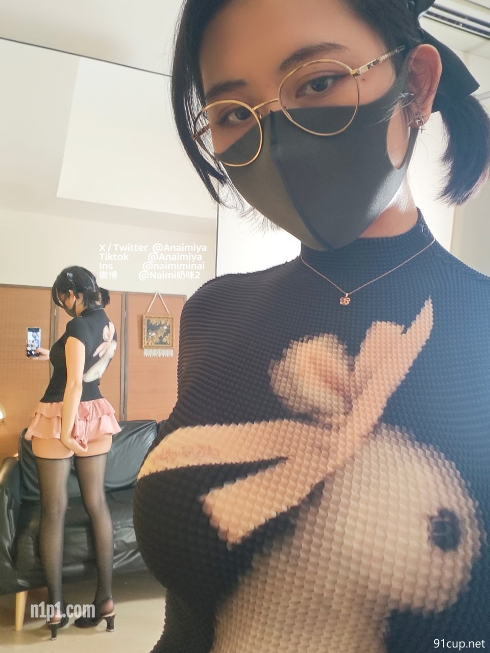 (4)