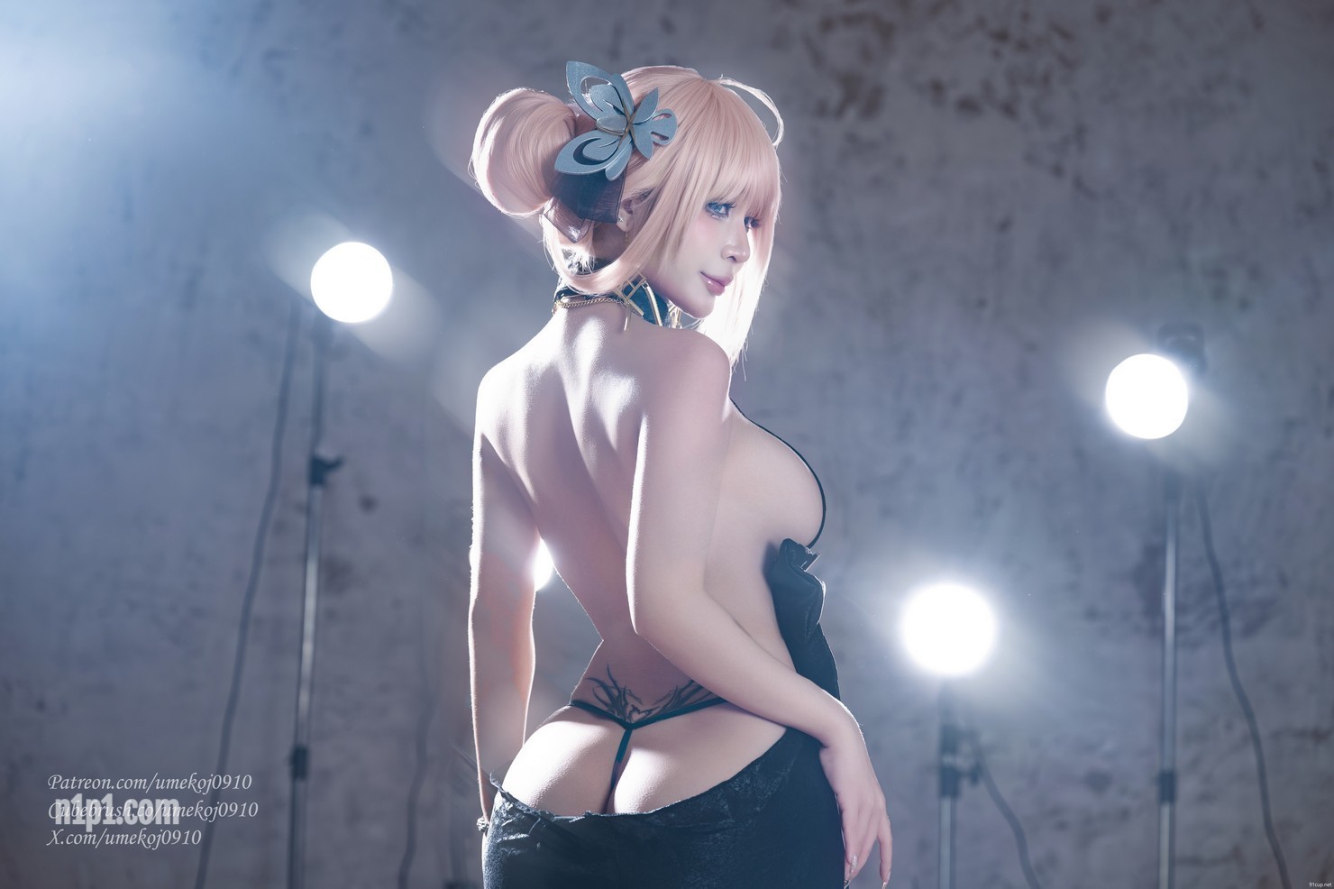 (2)