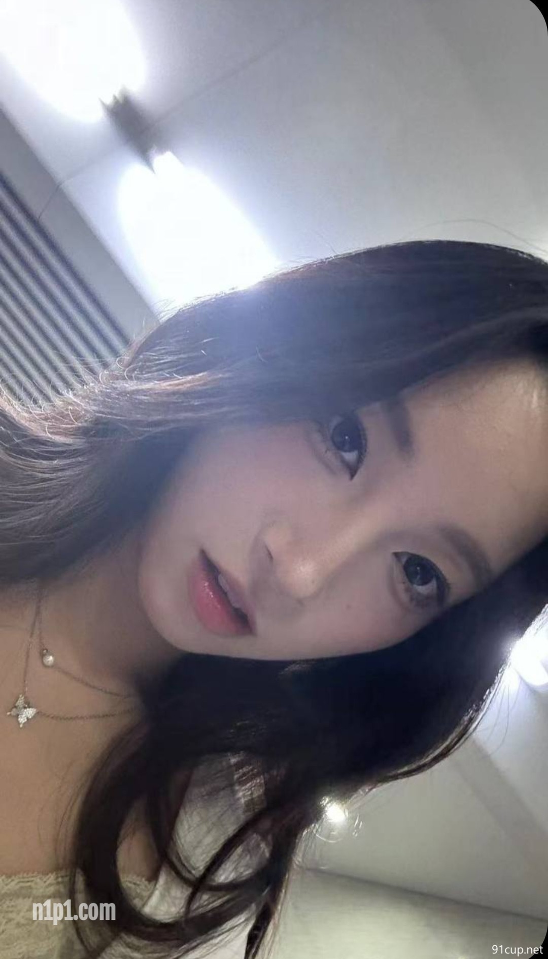 眼镜反差女大生【李楚玲】与热恋男友各种露脸性爱自拍流出，在宿舍里也搞 [35P+29V/953MB]