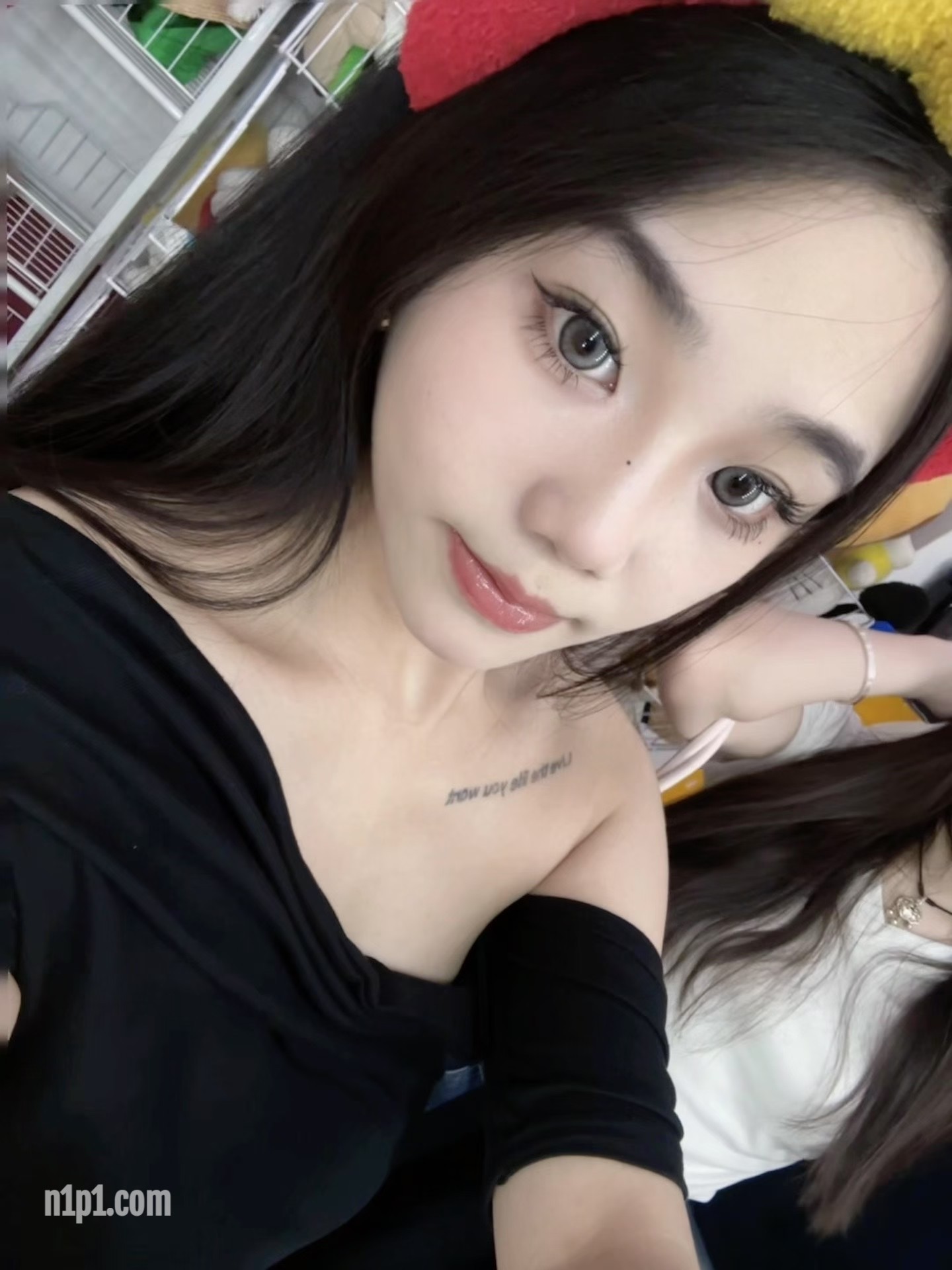 一个漂亮妹子，露脸性爱自拍流出，樱桃小口大肉棒都含不住，被操的嗷嗷叫 [4P+6V/184MB]