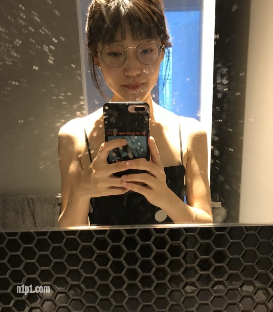 【S级泄密】“爸爸射逼里”对白淫荡，戴眼镜反差骚女友给单男爆肏，露脸性爱肛交，玩的真刺激啊 [42P+1V/464MB]