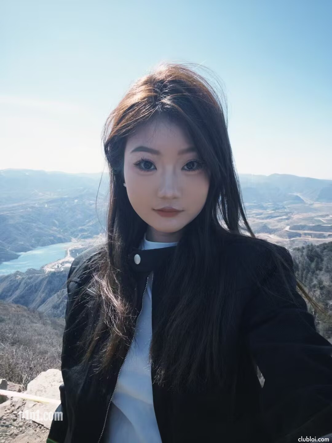 生活照气质漂亮高不可攀的美女，私下却是一条小母狗，黑丝肉丝露脸性爱自拍 [24P+1V/73MB]
