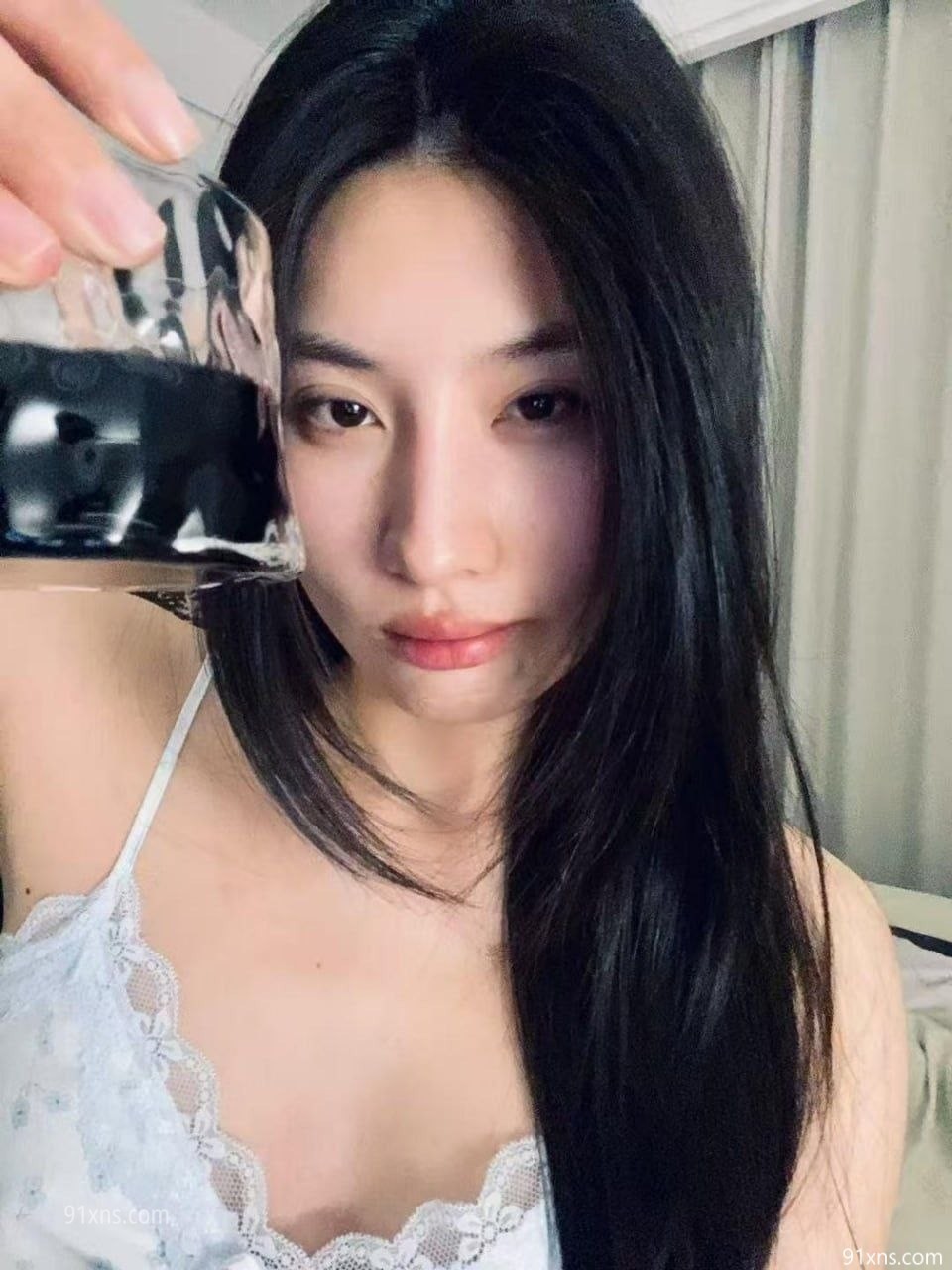 【原相机泄密】顶级翘臀健身御姐穿着黑丝渔网袜和白丝，被金主调教啪啪 [8P+9V/269MB]