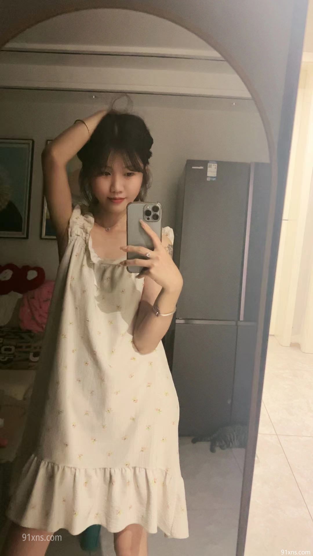 (4)