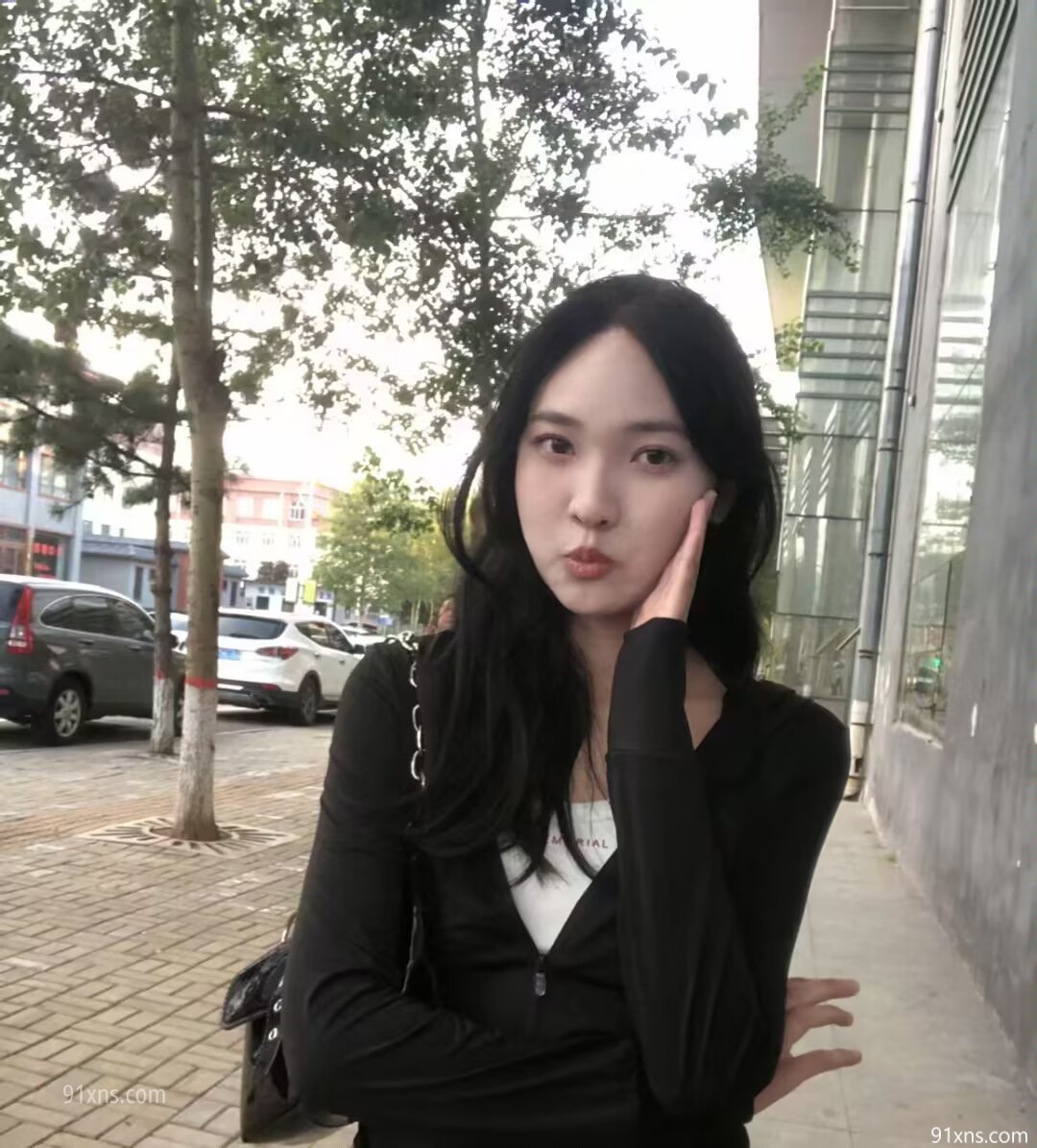 【原相机泄密】宁夏韵味十足小少妇露脸性爱自拍，女上狂摇吮手指浪叫 [15P+18V/250MB]