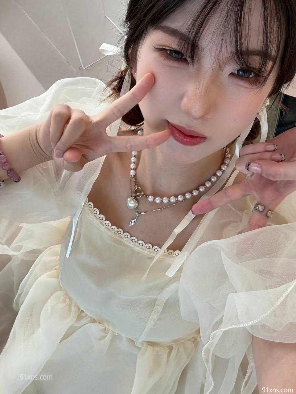 (5)